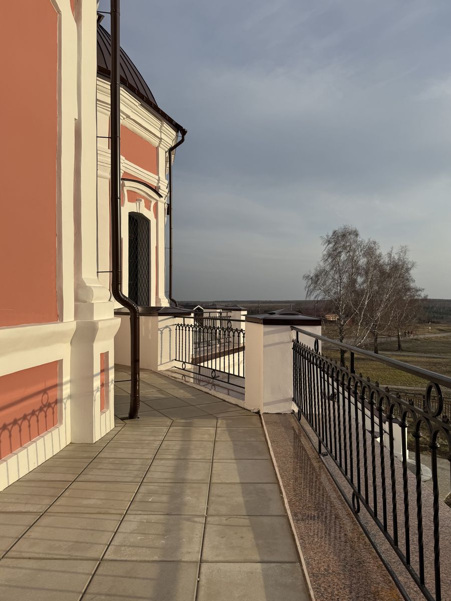 Галерея второго этажа, архитектурные детали. Церковь Усекновения главы Иоанна Предтечи, Хирино (Шатковский район, Нижегородская область)