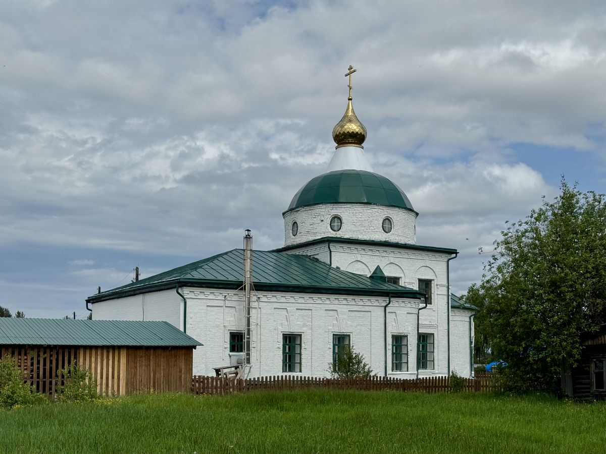 Вид с юго-запада, фасады. Церковь Троицы Живоначальной, Подъельск (Корткеросский район, Республика Коми)