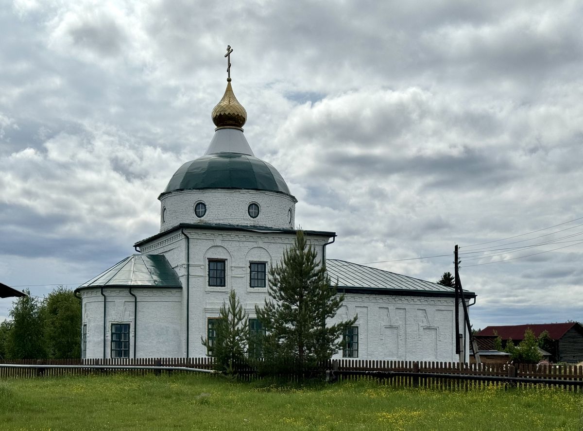 Вид с северо-востока, фасады. Церковь Троицы Живоначальной, Подъельск (Корткеросский район, Республика Коми)
