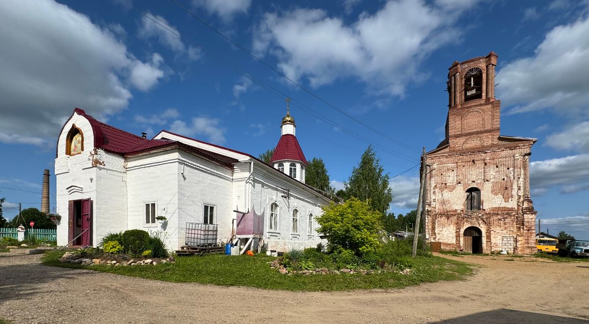 Вид с запада, фасады. Храмовый комплекс. Церкви Петра и Павла  и Воскресения Христова, Усть-Кулом (Усть-Куломский район, Республика Коми)