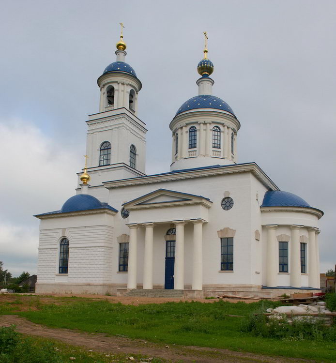 Церковь Покрова Пресвятой Богородицы, Глухово (Дивеевский район, Нижегородская область). фасады, Храм после реставрации. Июнь 2011 г.