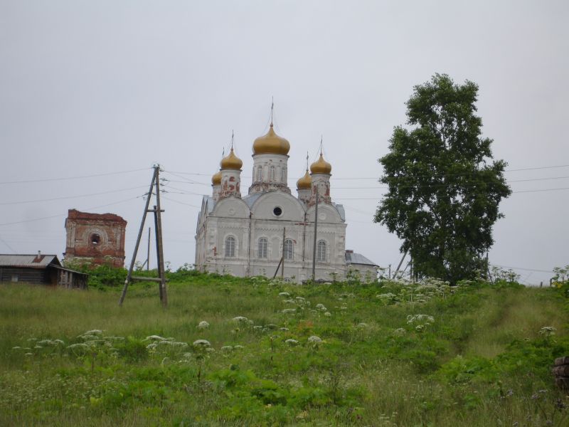 Койгородок. Церковь Спаса Нерукотворного Образа. общий вид в ландшафте