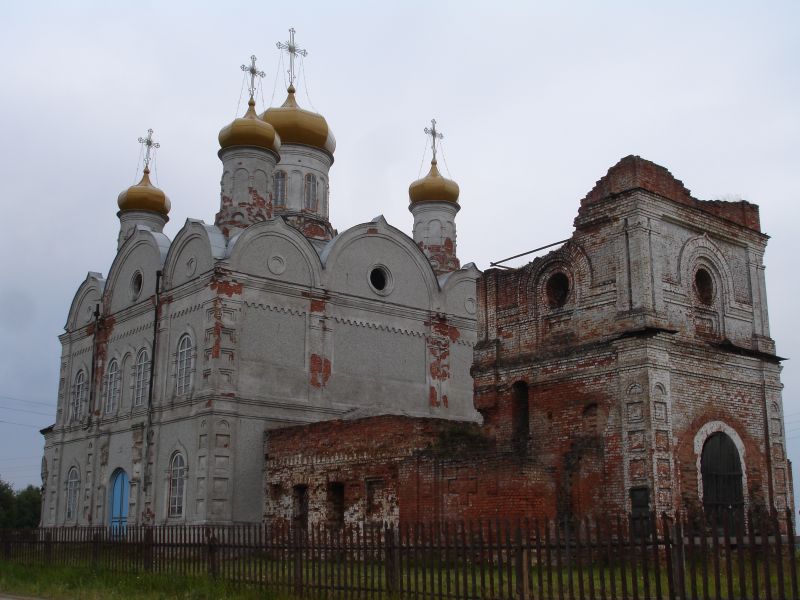 Койгородок. Церковь Спаса Нерукотворного Образа. общий вид в ландшафте