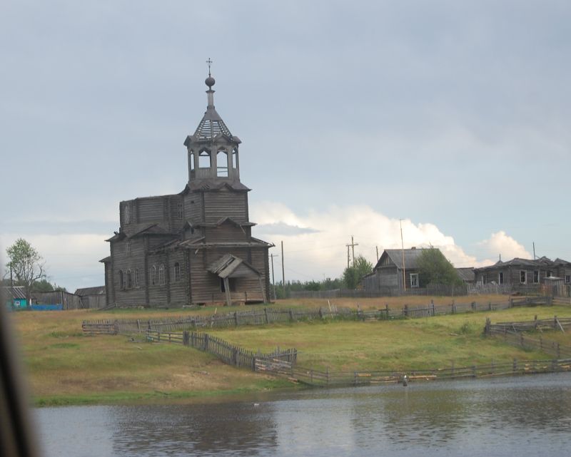 Нючпас. Церковь Прокопия Устюжского. общий вид в ландшафте