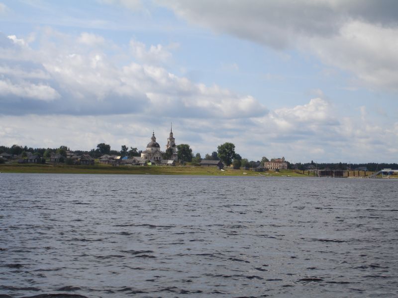 Церковь Димитрия Ростовского, Кажим (Кажым) (Койгородский район, Республика Коми). общий вид в ландшафте, Вид с кажимского водохранилища.