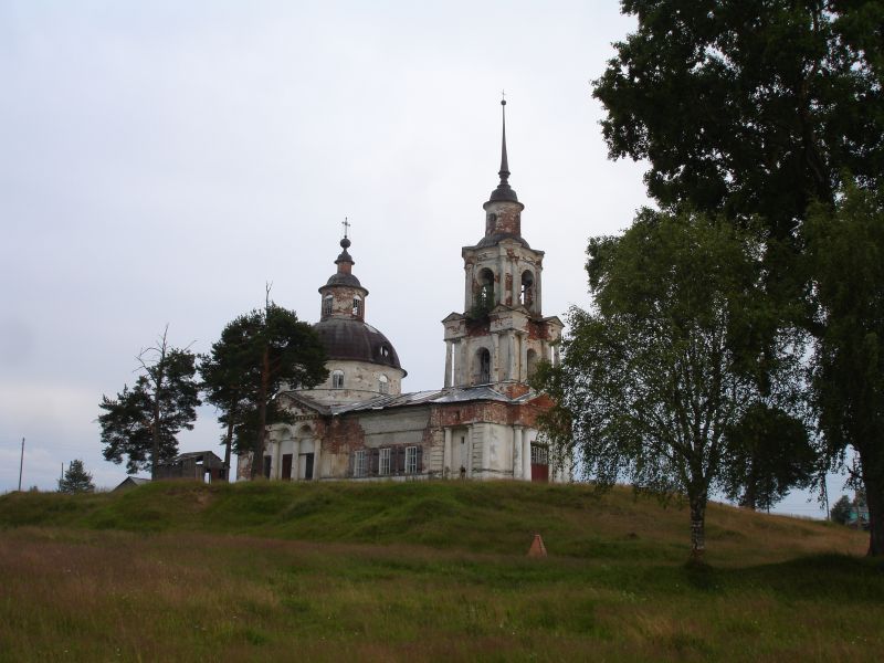 Кажим. Церковь Димитрия Ростовского. общий вид в ландшафте