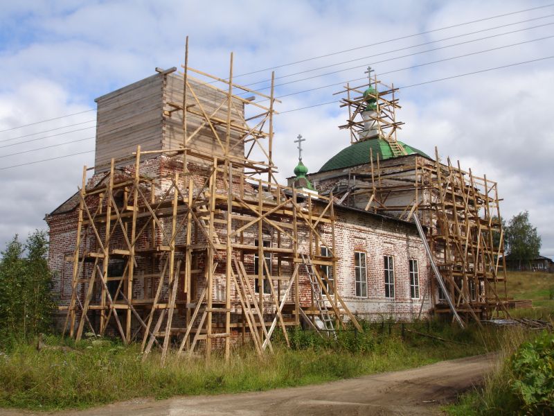 Шошка. Церковь Михаила Архангела. общий вид в ландшафте