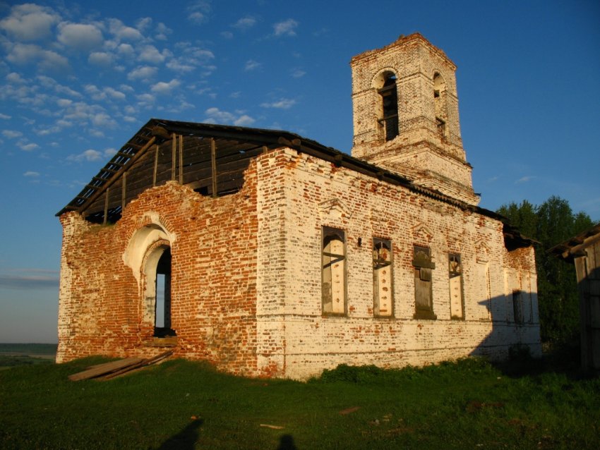 Пезмег. Церковь Прокопия Устюжского. общий вид в ландшафте