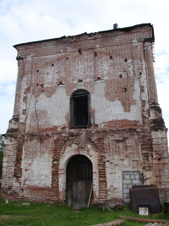 Усть-Кулом. Церковь Воскресения Христова. фасады