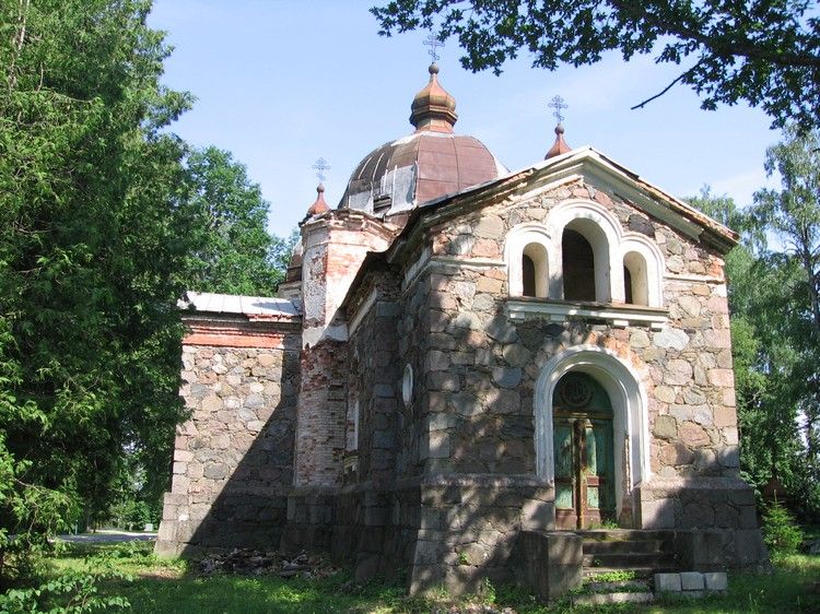 Мыйзанурме. Церковь Александра Невского. общий вид в ландшафте