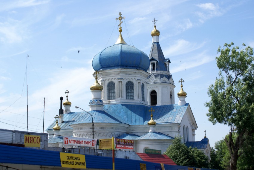 Новочеркасск. Церковь Михаила Архангела. общий вид в ландшафте