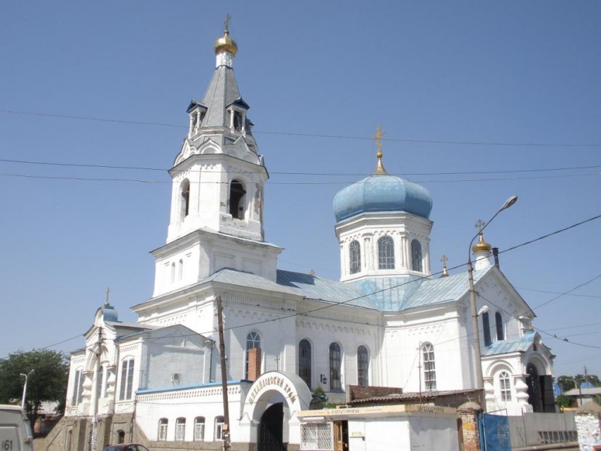 Новочеркасск. Церковь Михаила Архангела. общий вид в ландшафте, Вид с юго-запада
