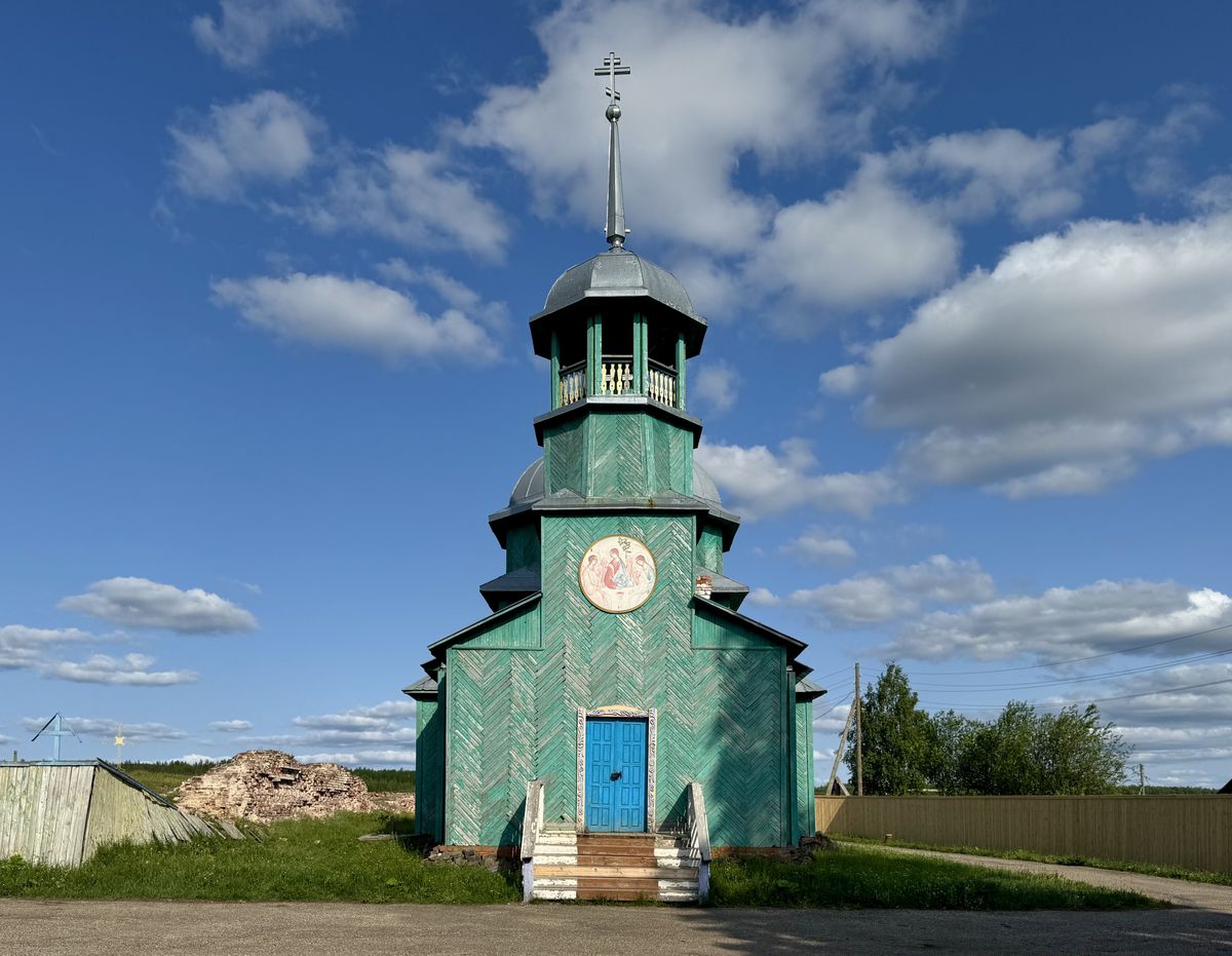 Вид с запада, фасады. Ульяновский Троице-Стефанов монастырь. Церковь Троицы Живоначальной, Ульяново (Усть-Куломский район, Республика Коми)