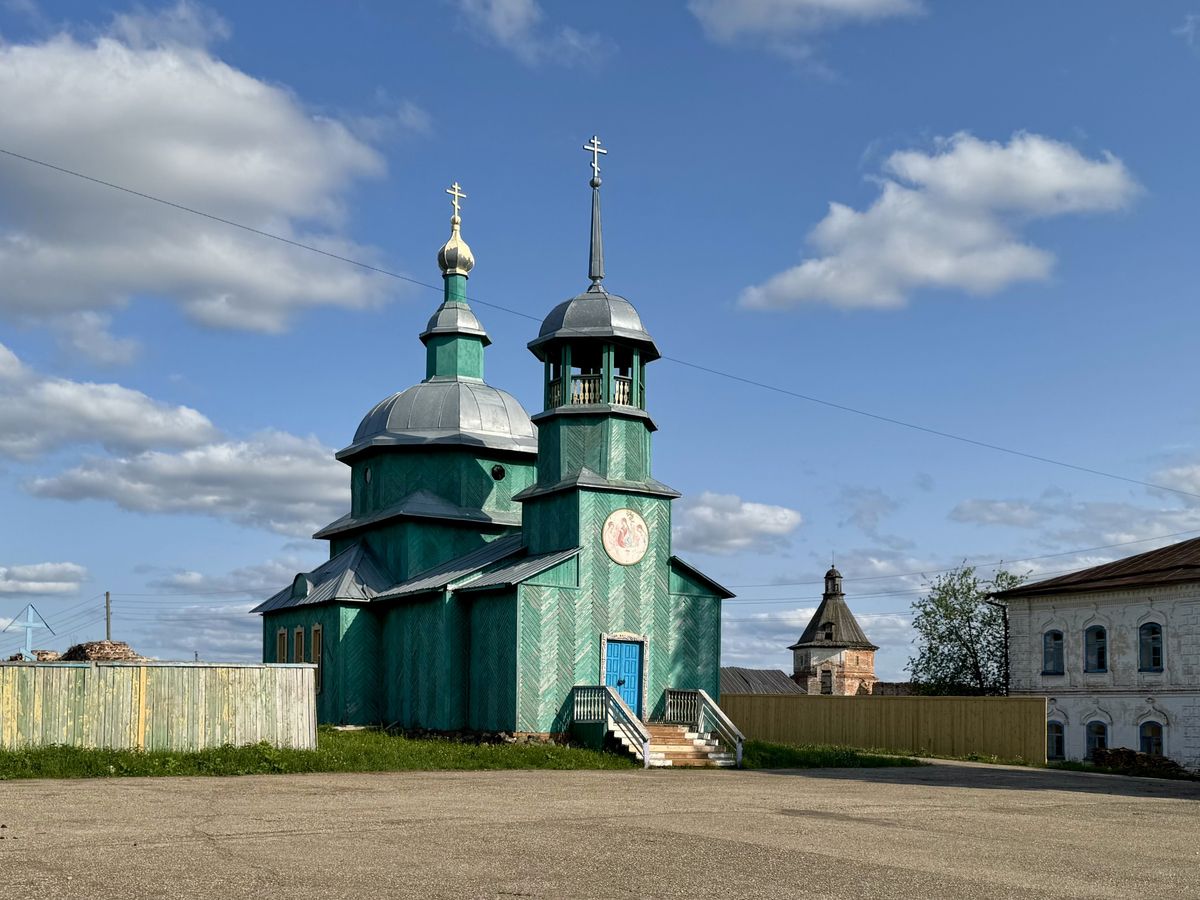 Вид с северо-запада, фасады. Ульяновский Троице-Стефанов монастырь. Церковь Троицы Живоначальной, Ульяново (Усть-Куломский район, Республика Коми)