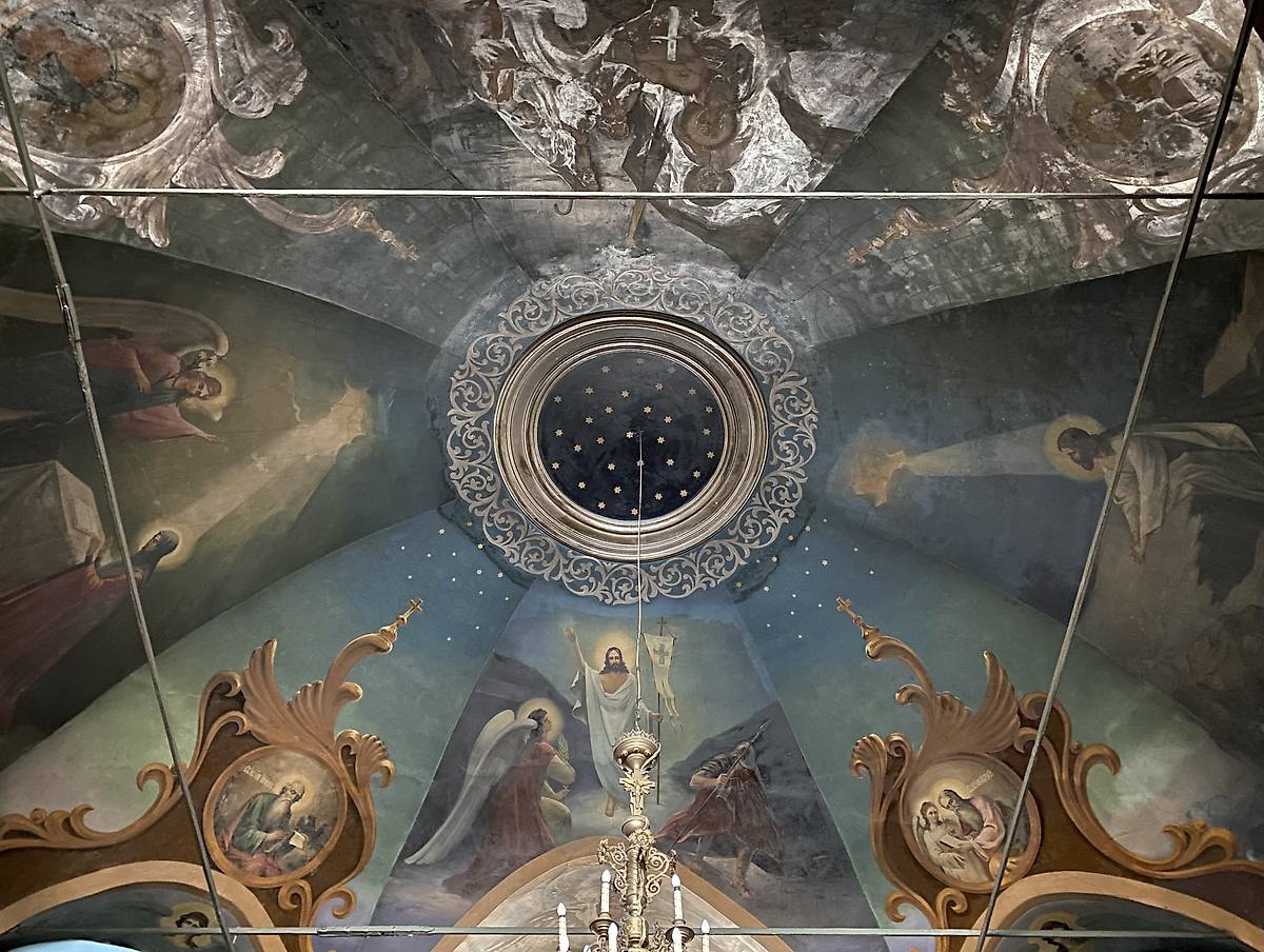 Нижний храм, свод, интерьер и убранство. Ульяновский Троице-Стефанов монастырь. Колокольня с церквями Зосимы и Савватия и Николая Чудотворца, Ульяново (Усть-Куломский район, Республика Коми)