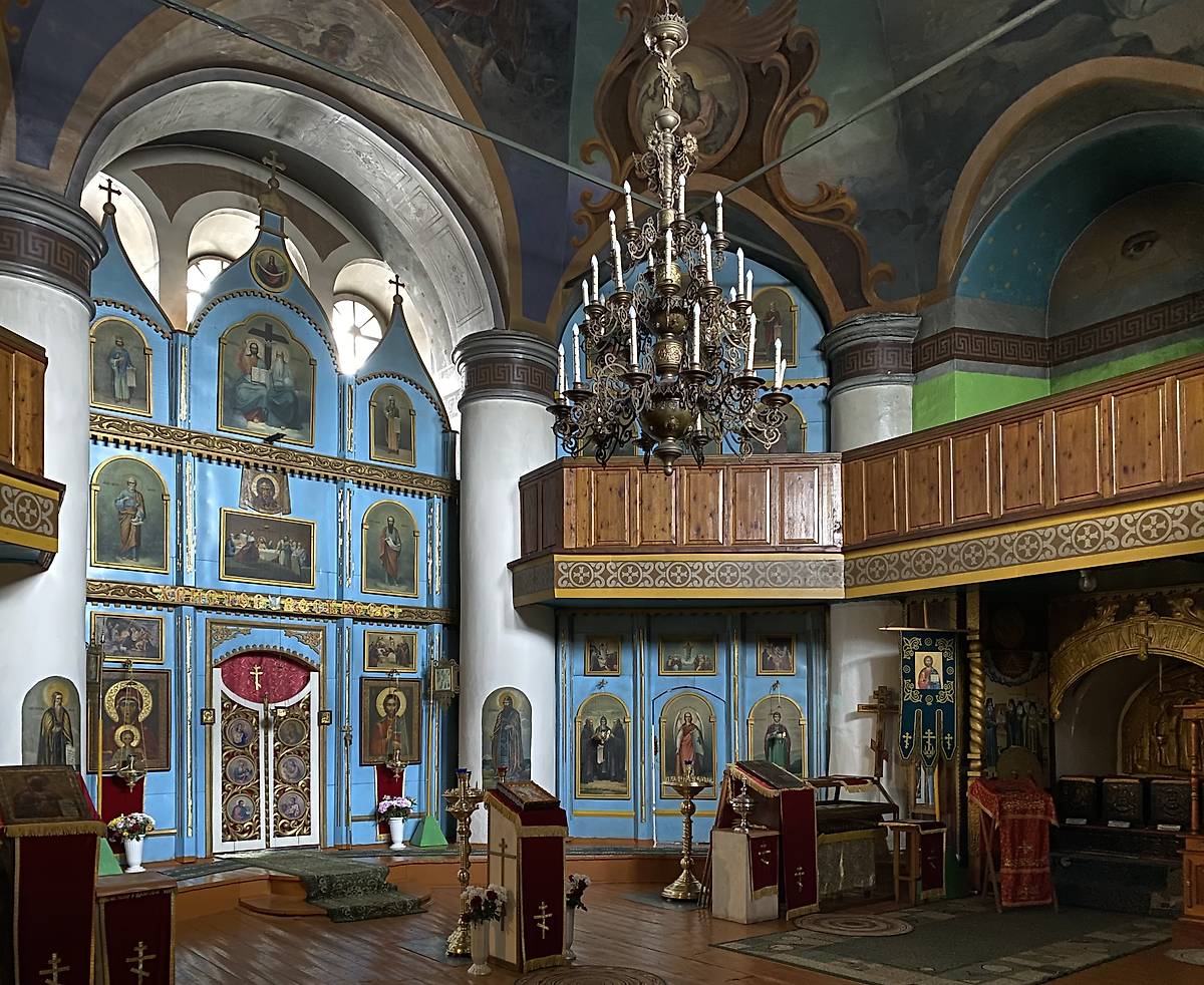 Нижний храм, интерьер и убранство. Ульяновский Троице-Стефанов монастырь. Колокольня с церквями Зосимы и Савватия и Николая Чудотворца, Ульяново (Усть-Куломский район, Республика Коми)