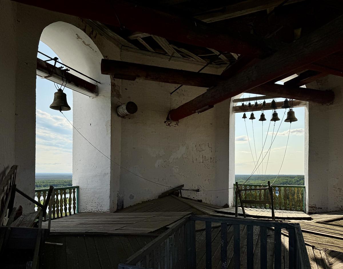 Ярус звона, дополнительная информация. Ульяновский Троице-Стефанов монастырь. Колокольня с церквями Зосимы и Савватия и Николая Чудотворца, Ульяново (Усть-Куломский район, Республика Коми)