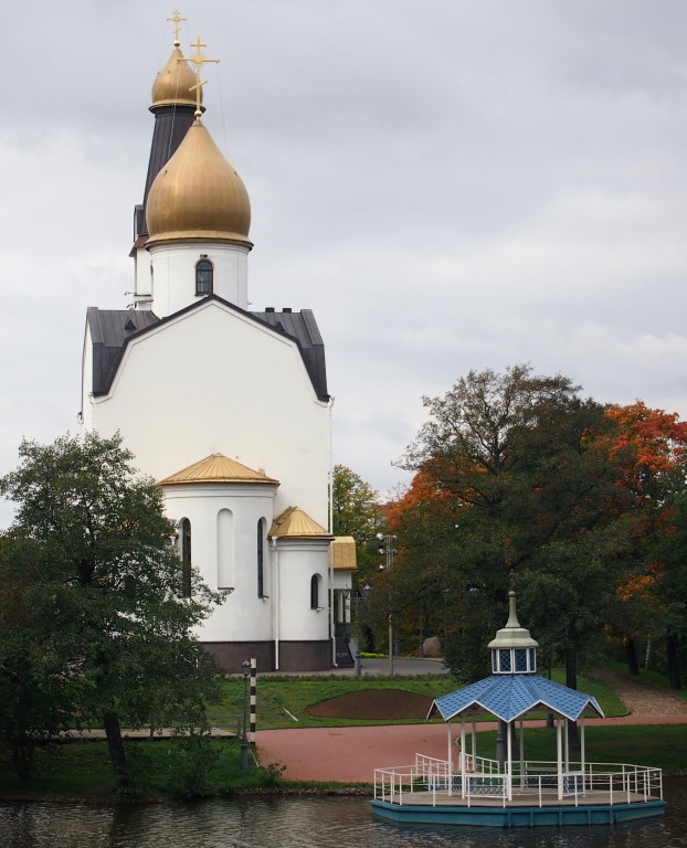 Сестрорецк. Церковь Петра и Павла. общий вид в ландшафте