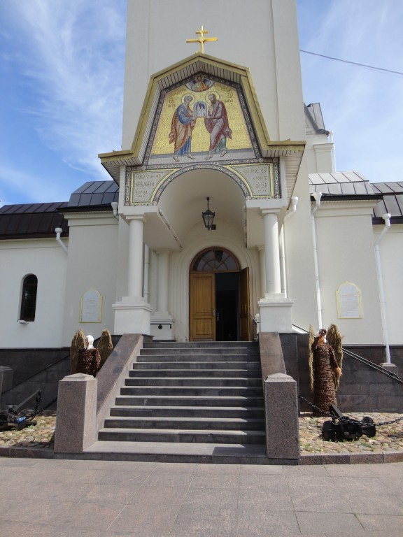 Сестрорецк. Церковь Петра и Павла. архитектурные детали, Крыльцо и вход в храм.