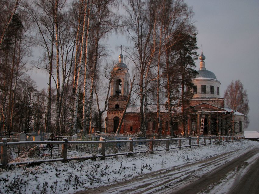 Церковь Воскресения Словущего, Беклемищи (Пестяковский район, Ивановская область). общий вид в ландшафте, Погост у храма Воскресения словущего