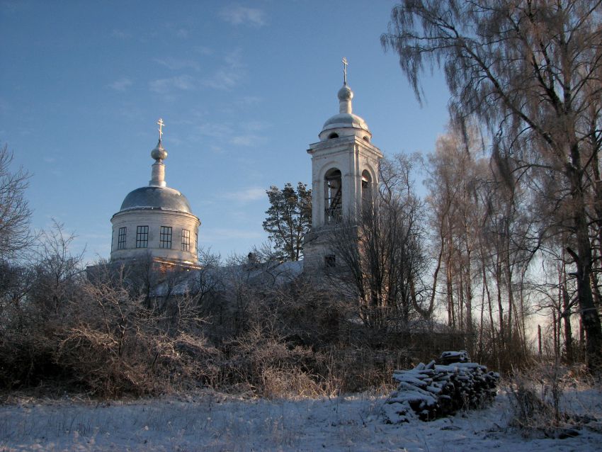 Церковь Воскресения Словущего, Беклемищи (Пестяковский район, Ивановская область). художественные фотографии, Поленница у храма Воскресения словущего