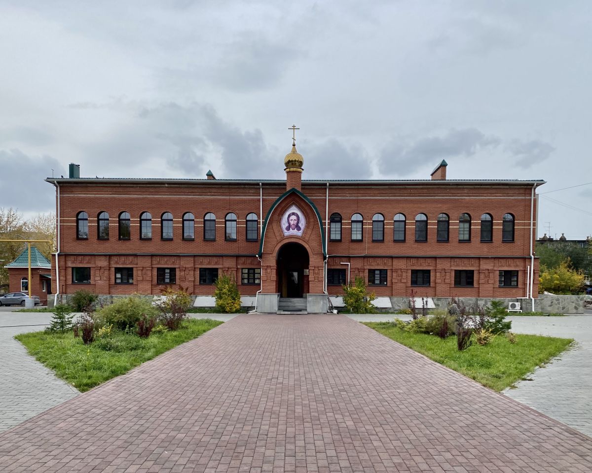 Церковь Георгия Победоносца, Челябинск (Челябинск, город, Челябинская область). дополнительная информация, Церковно-причтовый дом храма