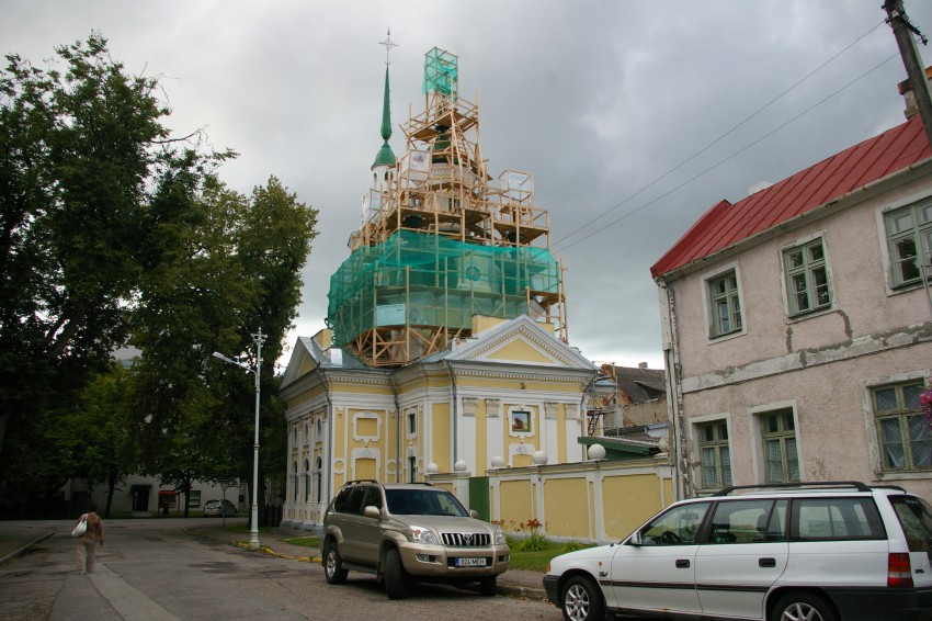 Пярну. Церковь Екатерины. общий вид в ландшафте, На реставрации.