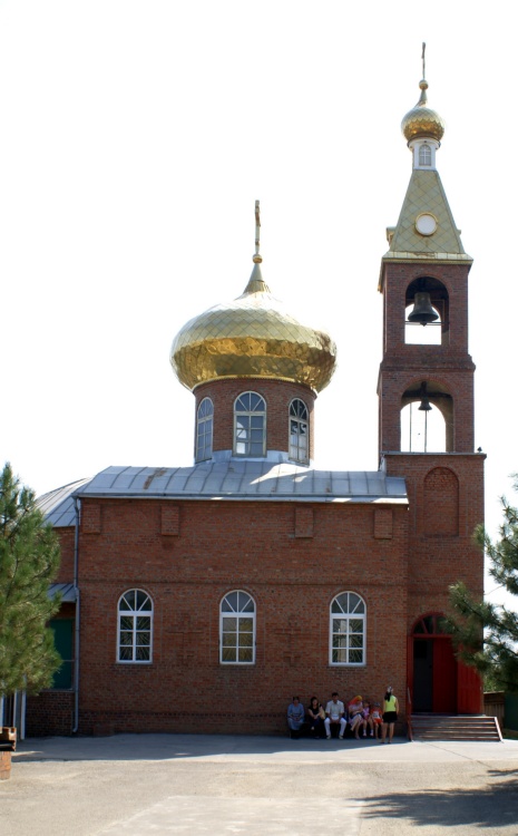 Пролетарск. Церковь Флора и Лавра. общий вид в ландшафте