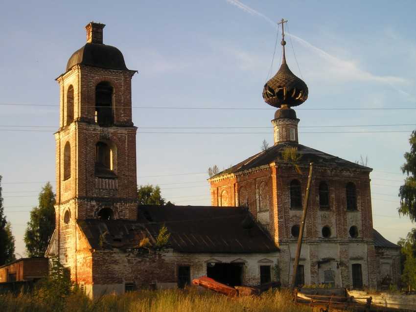 Мортки. Церковь Покрова Пресвятой Богородицы. общий вид в ландшафте