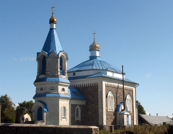 Церковь Космы и Дамиана, Вишнево (Воложинский район, Беларусь, Минская область). общий вид в ландшафте