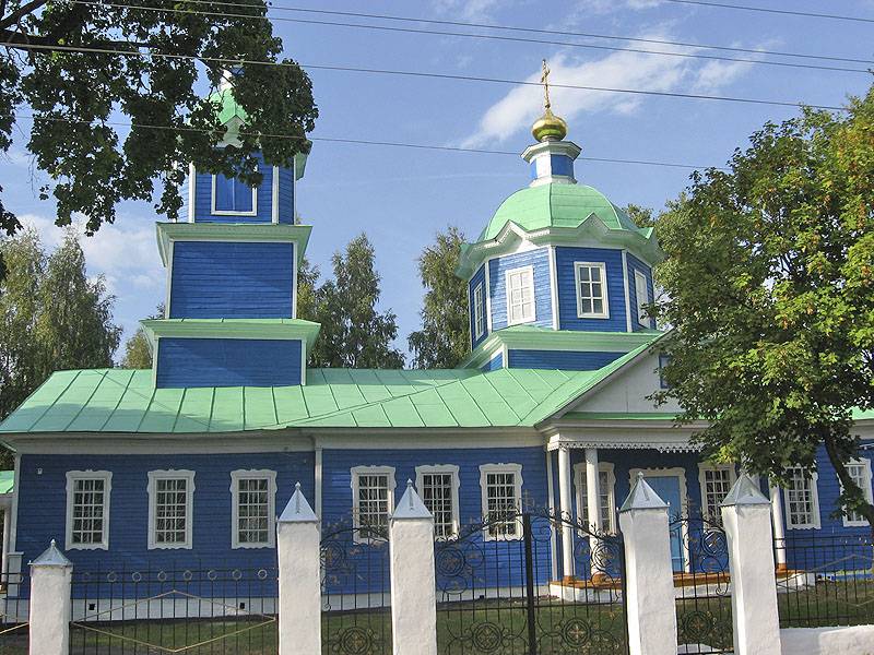 Яловка. Церковь Покрова Пресвятой Богородицы. общий вид в ландшафте