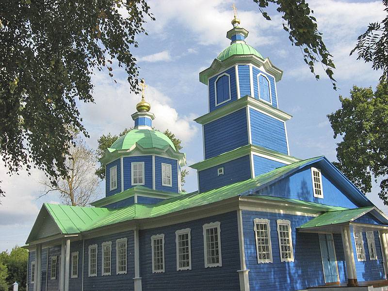 Церковь Покрова Пресвятой Богородицы, Яловка (Красногорский район, Брянская область). общий вид в ландшафте