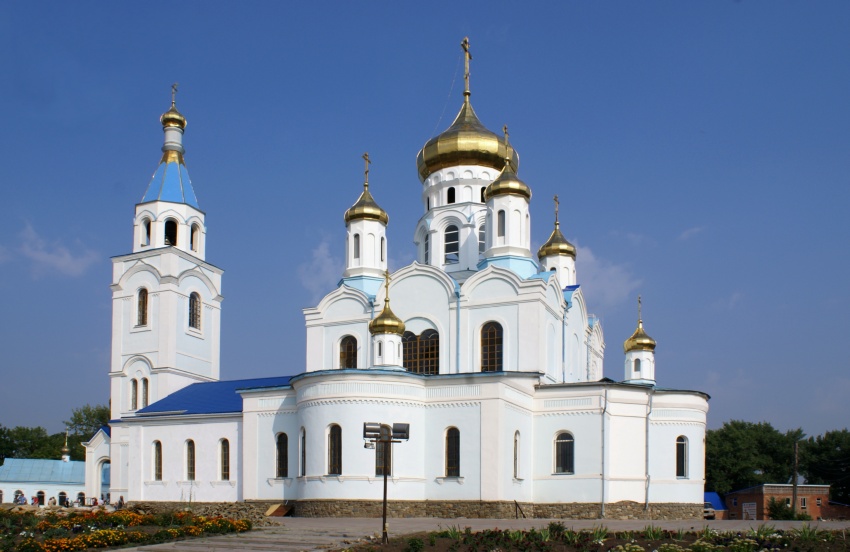 Шахты. Кафедральный собор Покрова Пресвятой Богородицы. общий вид в ландшафте