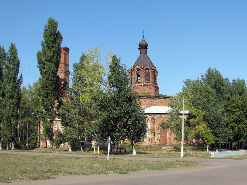 Лесково. Церковь Константина и Елены. общий вид в ландшафте