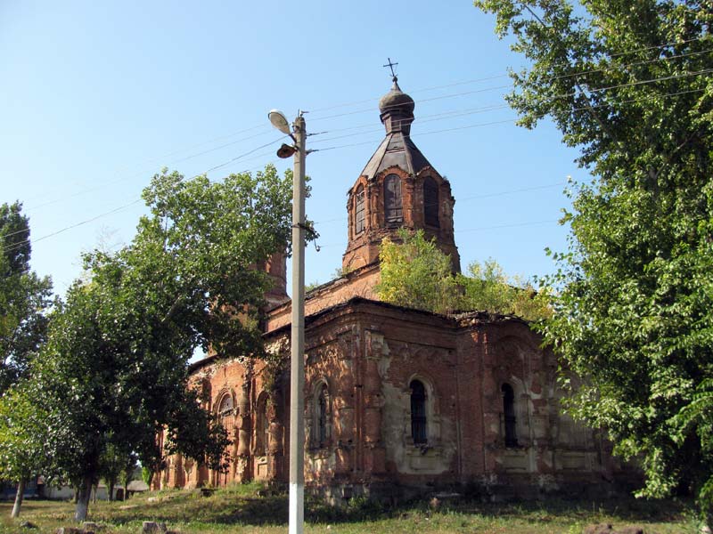 Лесково. Церковь Константина и Елены. общий вид в ландшафте