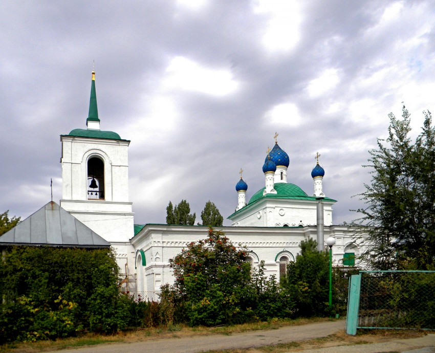 Церковь Покрова Пресвятой Богородицы, Дубовка (Дубовский район, Волгоградская область). общий вид в ландшафте