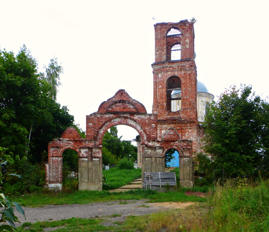 Церковь Казанской иконы Божией Матери, Иванково (Угличский район, Ярославская область). общий вид в ландшафте