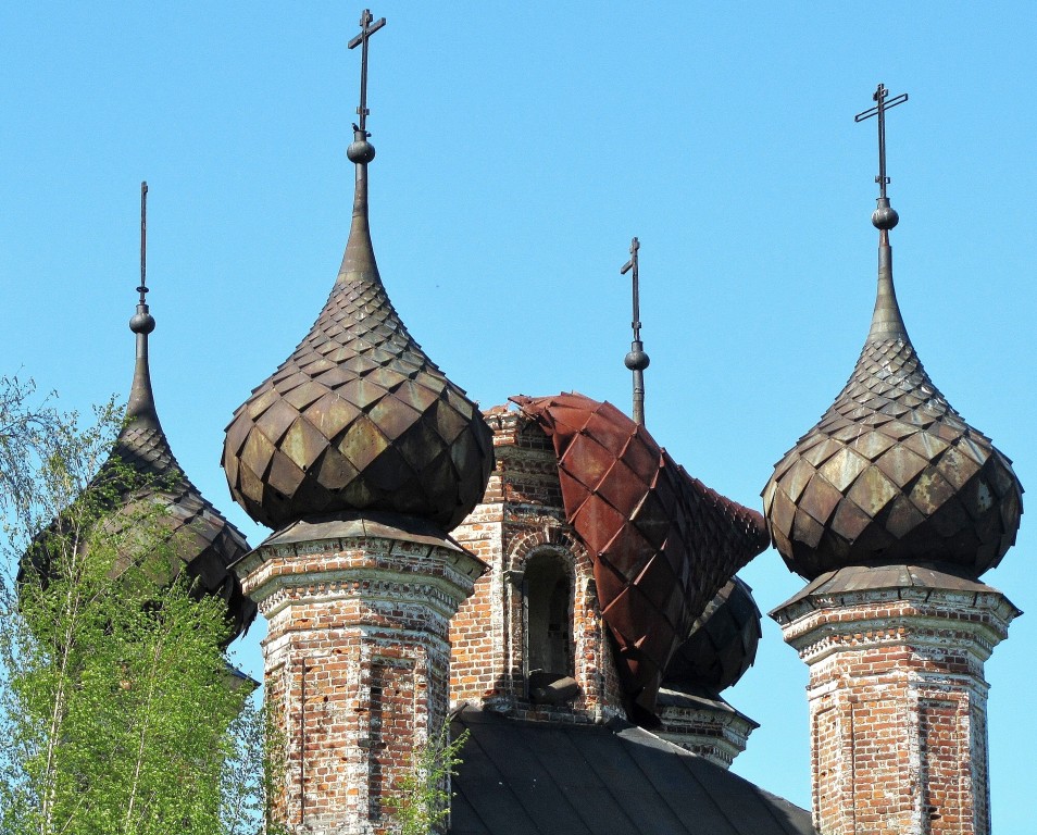 Церковь Благовещения Пресвятой Богородицы, Улошпань (Нерехтский район, Костромская область). архитектурные детали, пятиглавие, вид с юга