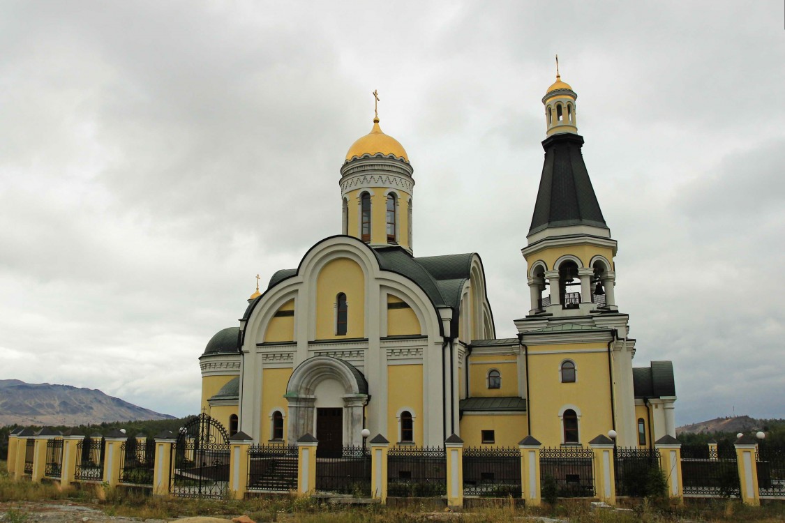 Карабаш. Церковь Иоанна Златоуста. фасады