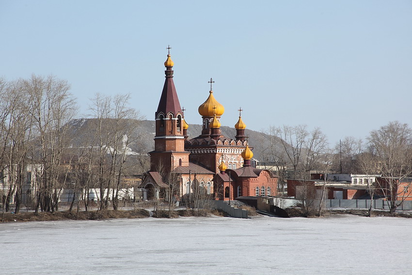 Собор Николая Чудотворца, Сатка (Саткинский район, Челябинская область). художественные фотографии, Вид с западного берега пруда