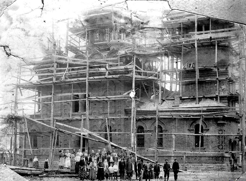 Сатка. Собор Николая Чудотворца. архивная фотография, Строительство храма. Дореволюционное фото. Источник: zavodfoto.mirtesen.ru/blog/43243916715/ZAVODFOTO--Istoriya-gorodov-Rossii-v-fotografiyah:-Satka