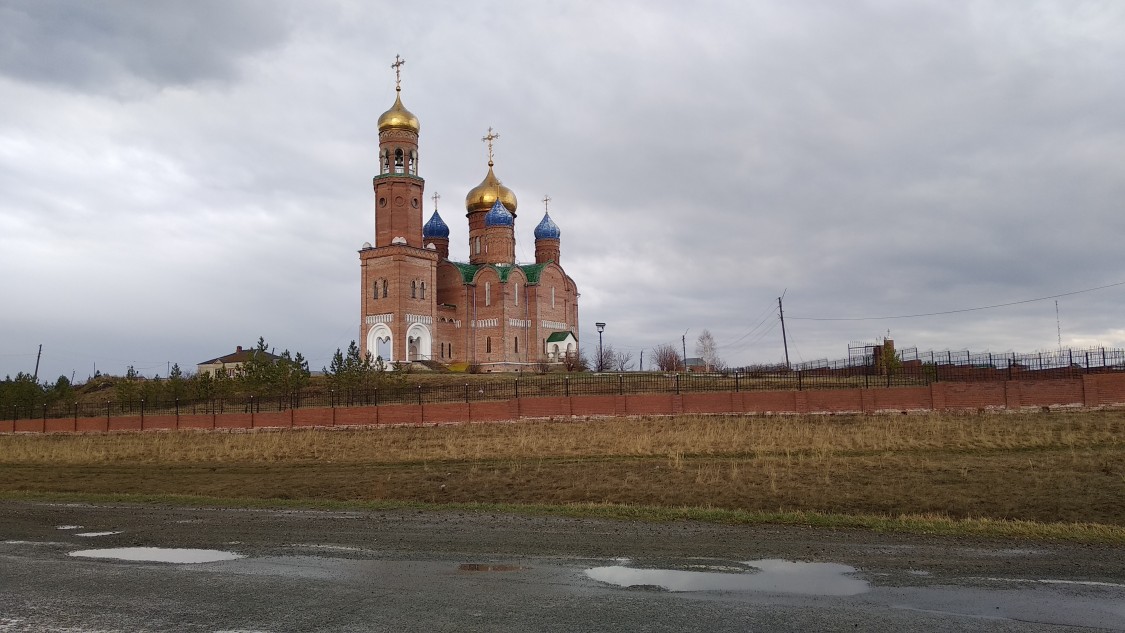 Коелга. Церковь Михаила Архангела. общий вид в ландшафте