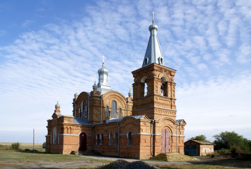 Церковь Рождества Пресвятой Богородицы, Чекалов (Морозовский район, Ростовская область). общий вид в ландшафте