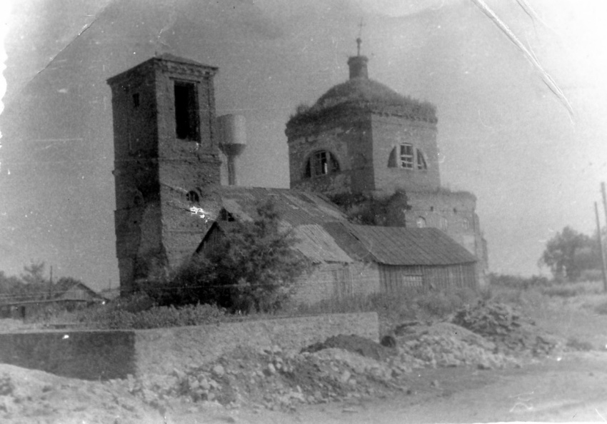 Церковь Николая Чудотворца, Яблоново (Краснинский район, Липецкая область). архивная фотография, Снимок сделан в 1980 году.В тот год мы навещали родственников Бартеньевых Полину.Василия.Ивана