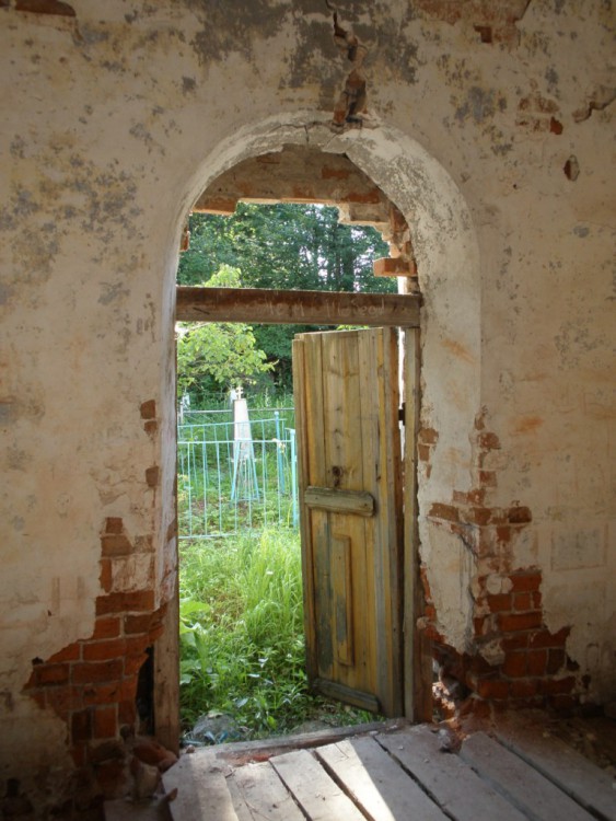 Часовня Иоанна Воина, Кириллов (Кирилловский район, Вологодская область). интерьер и убранство, Вход в часовню в интерьере