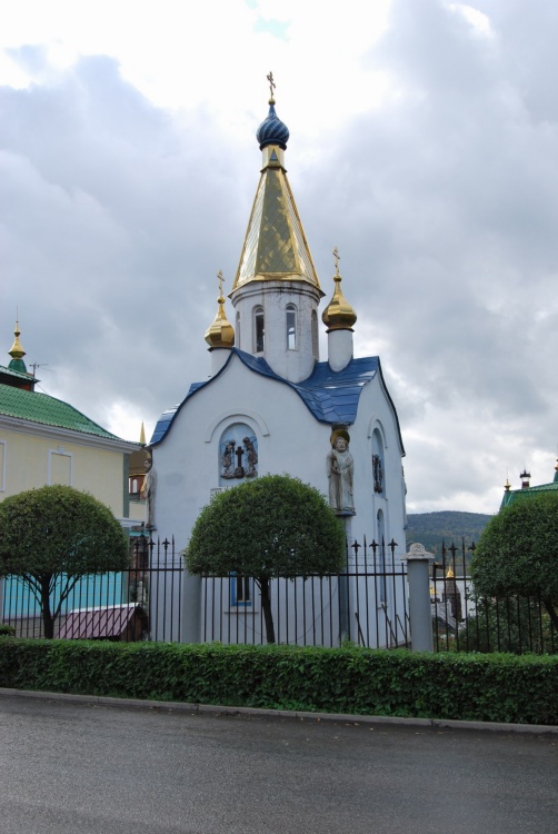 Неизвестная часовня, Сатка (Саткинский район, Челябинская область). общий вид в ландшафте
