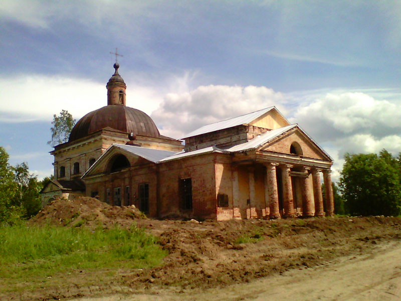 Церковь Успения Пресвятой Богородицы, Лопотово (Лузский район, Кировская область). общий вид в ландшафте