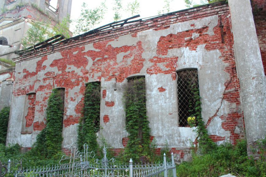 Церковь Николая Чудотворца на Никольском погосте, Николо-Перевоз, урочище (Талдомский городской округ и г. Дубна, Московская область). архитектурные детали, Средняя часть, вид с юга