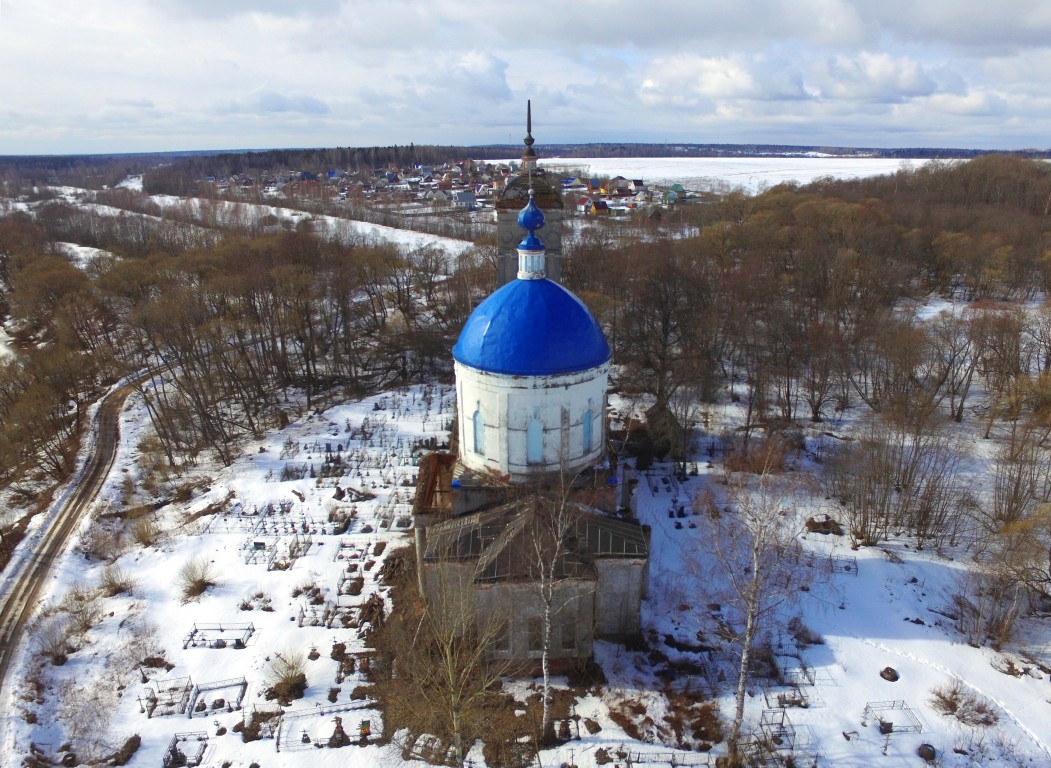 Церковь Николая Чудотворца на Никольском погосте, Николо-Перевоз, урочище (Талдомский городской округ и г. Дубна, Московская область). общий вид в ландшафте, Вид с востока, фото с квадрокоптера