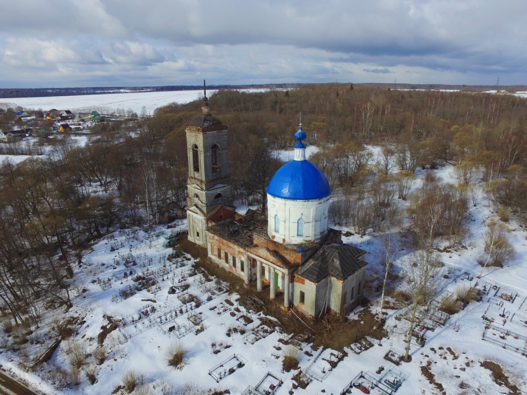 Николо-Перевоз, урочище. Церковь Николая Чудотворца на Никольском погосте. общий вид в ландшафте, Вид с юго-востока, фото с квадрокоптера